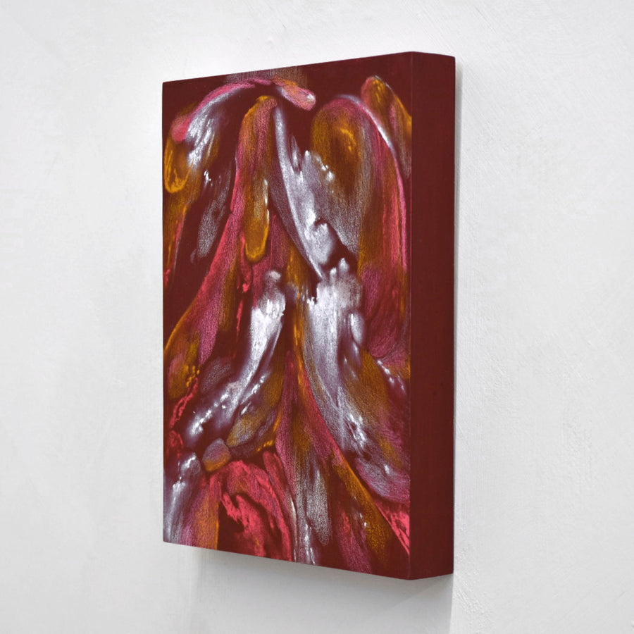 Abstraction rouge, blanche et jaune de Laurence Belzile. Crayons de couleur et pastel sur bois.