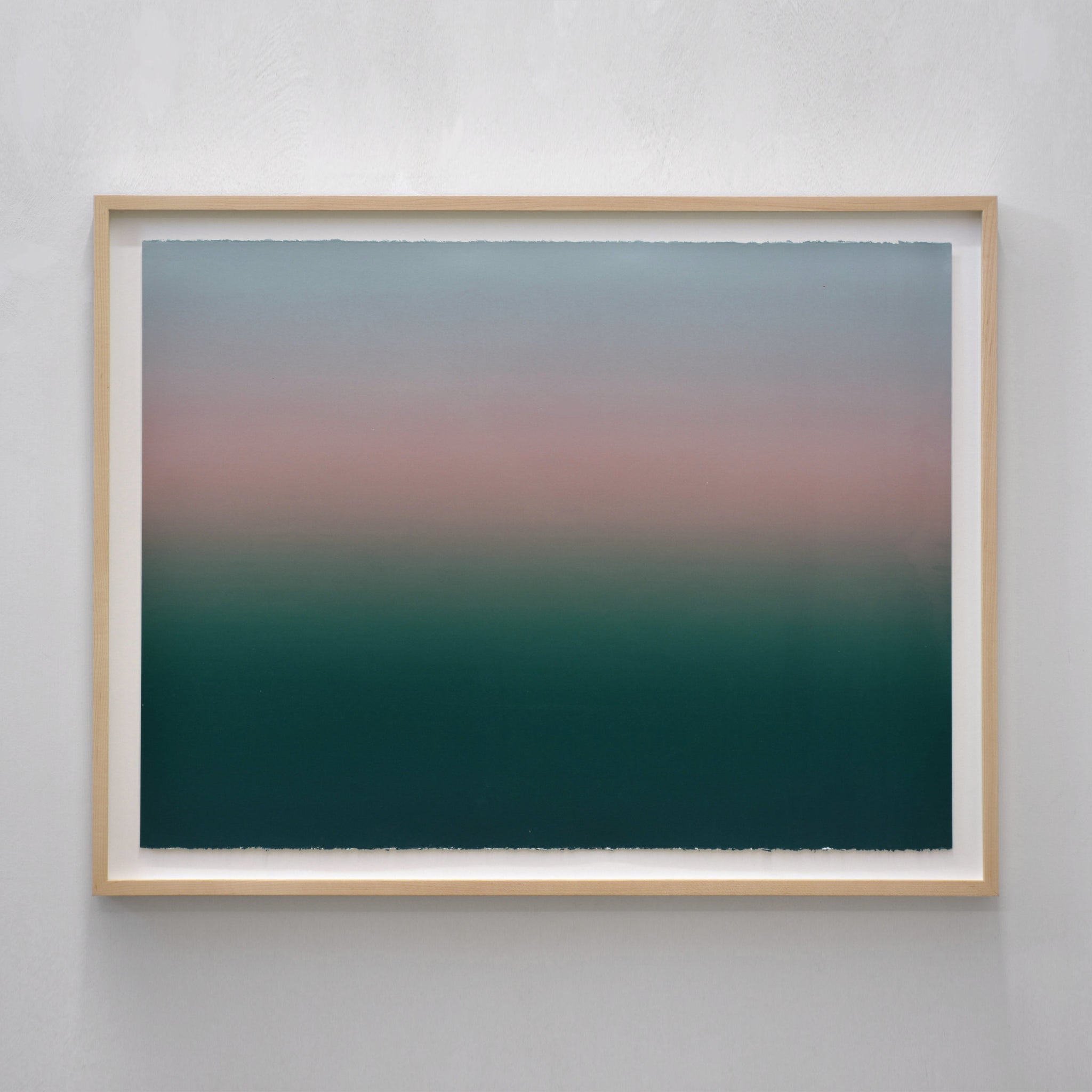 Composition minimaliste de Jason Cantoro, acrylique sur papier Stonehenge, dégradé de lumière rose dans un brouillard sur le fleuve vert