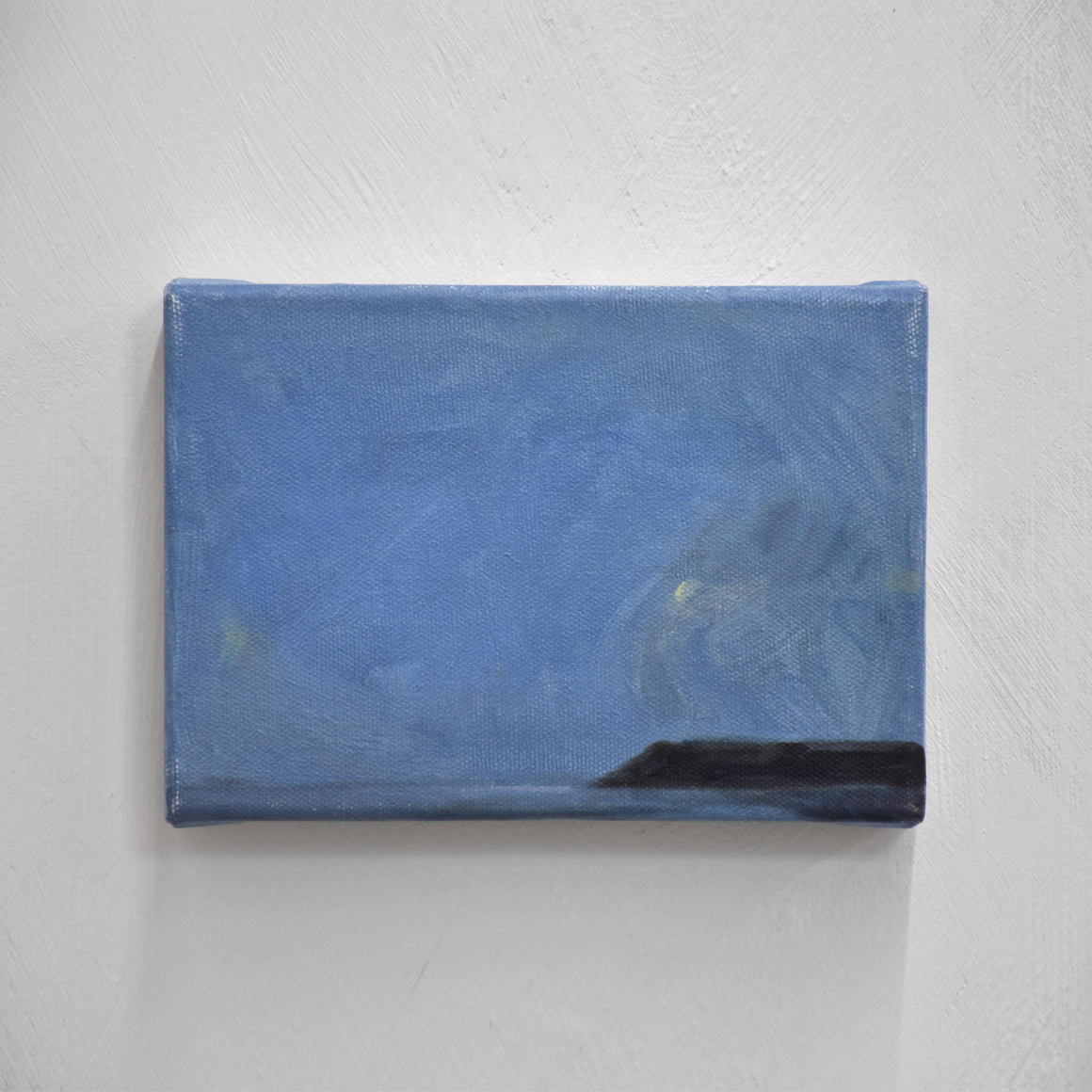 Une nocturne marine de Vanessa Locatelli. La lune éclaire le fleuve et une île à l’horizon.