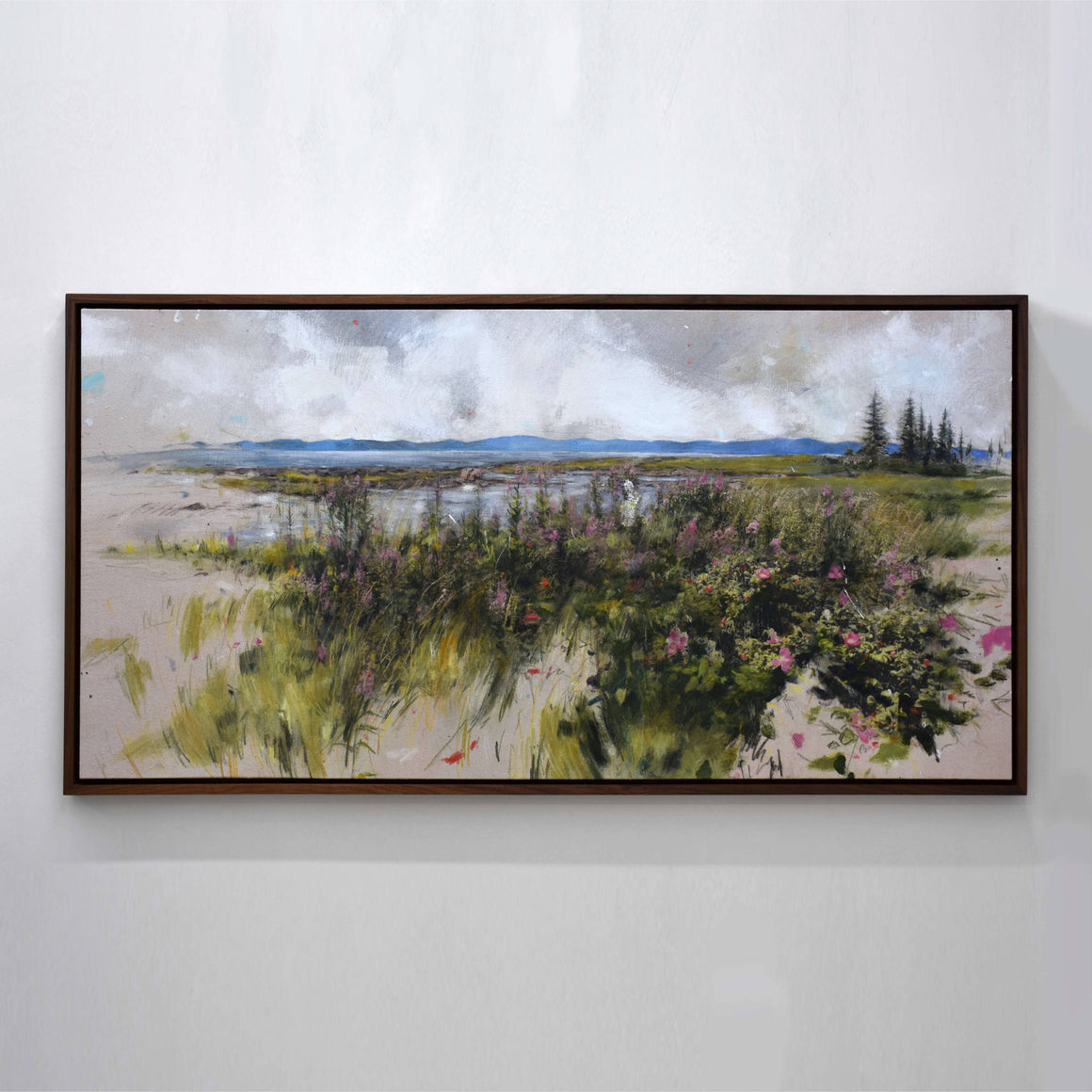 Berge fleurie de Chloé Giroux-Bertrand est une oeuvre inspirée des rosiers sauvages de rivage dans le bas-du-fleuve.