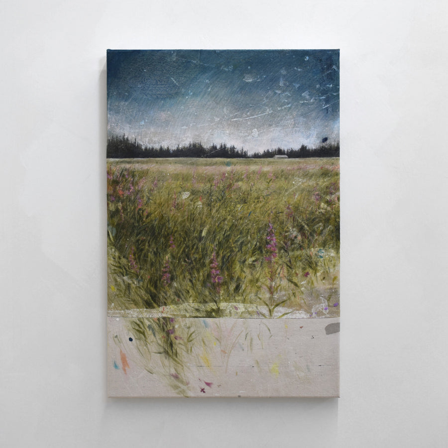 Tableau vertical de Chloé Giroux-Bertrand représentant un champ d’épilobes en fleurs à la lumière du crépuscule.