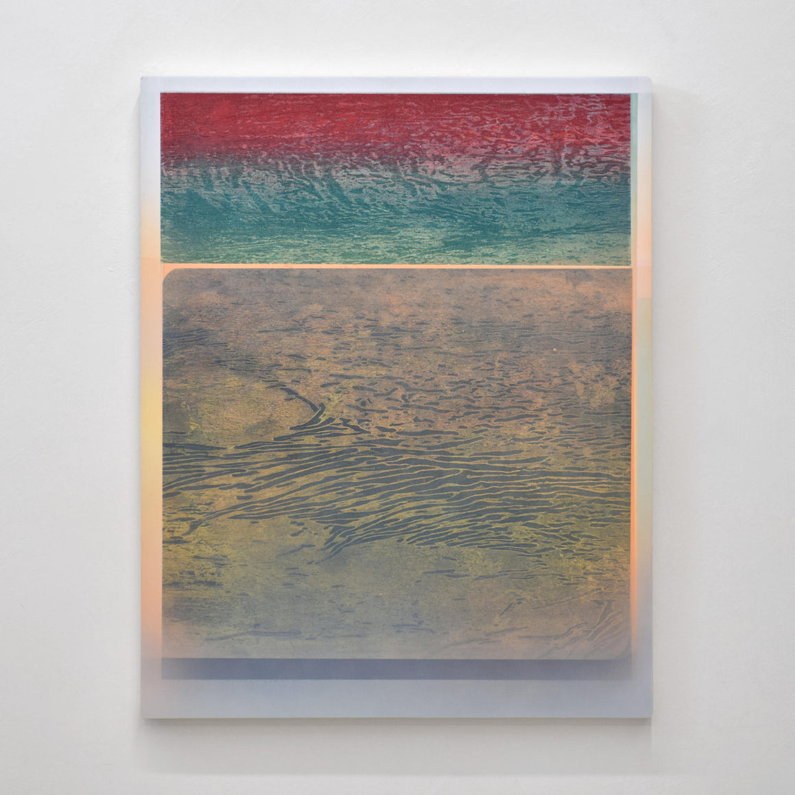 Changer comme réfléchir, de Jason Cantoro. Acrylique sur merisier russe, 24” x 30”, 2025. Coucher de soleil rouge sur étendue d’eau abstraite.