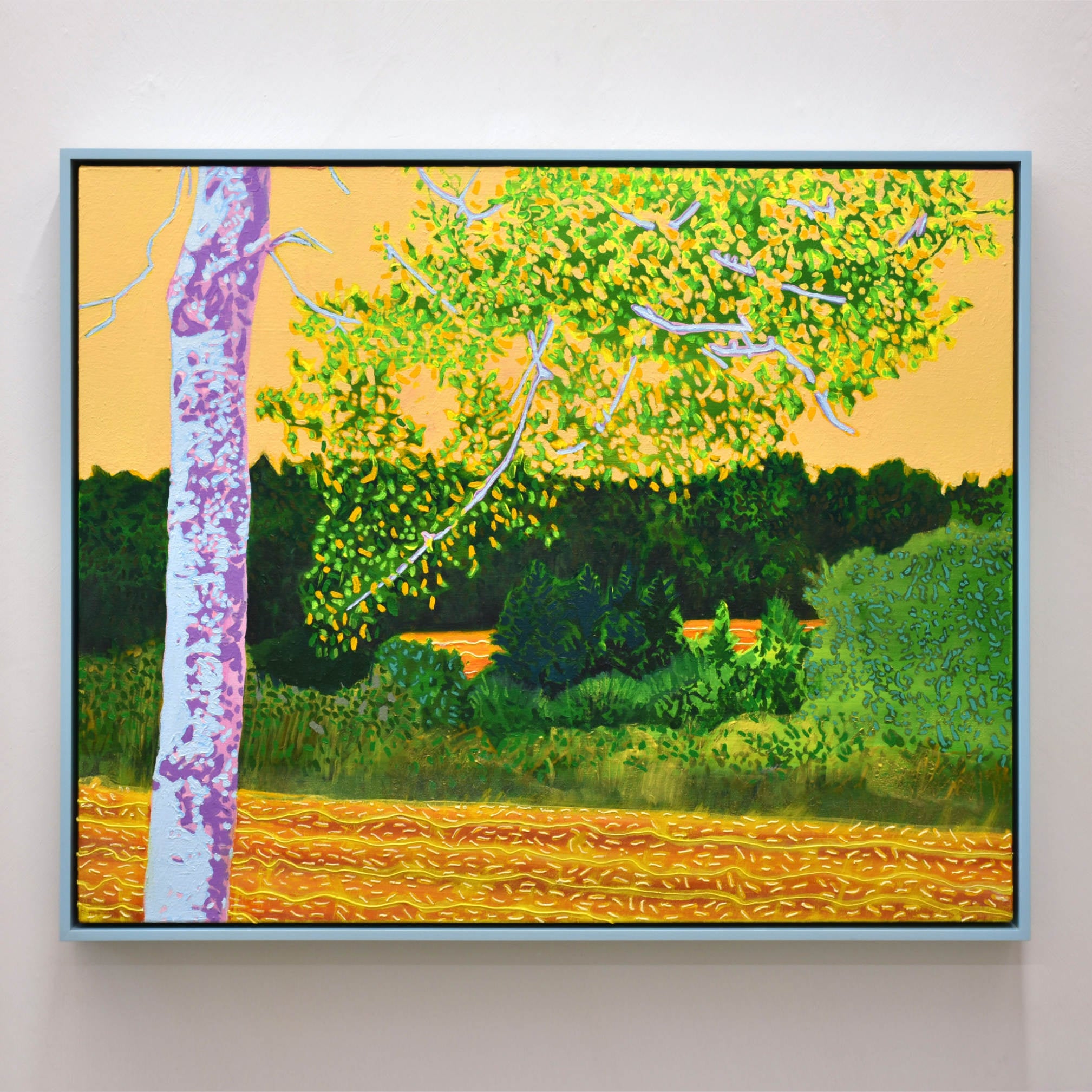 À Pérou, de Josiane Lanthier. Peinture d’un champ récolté, d’un arbre bleu et violet et de collines. Ciel jaune et cadre bleu pâle.