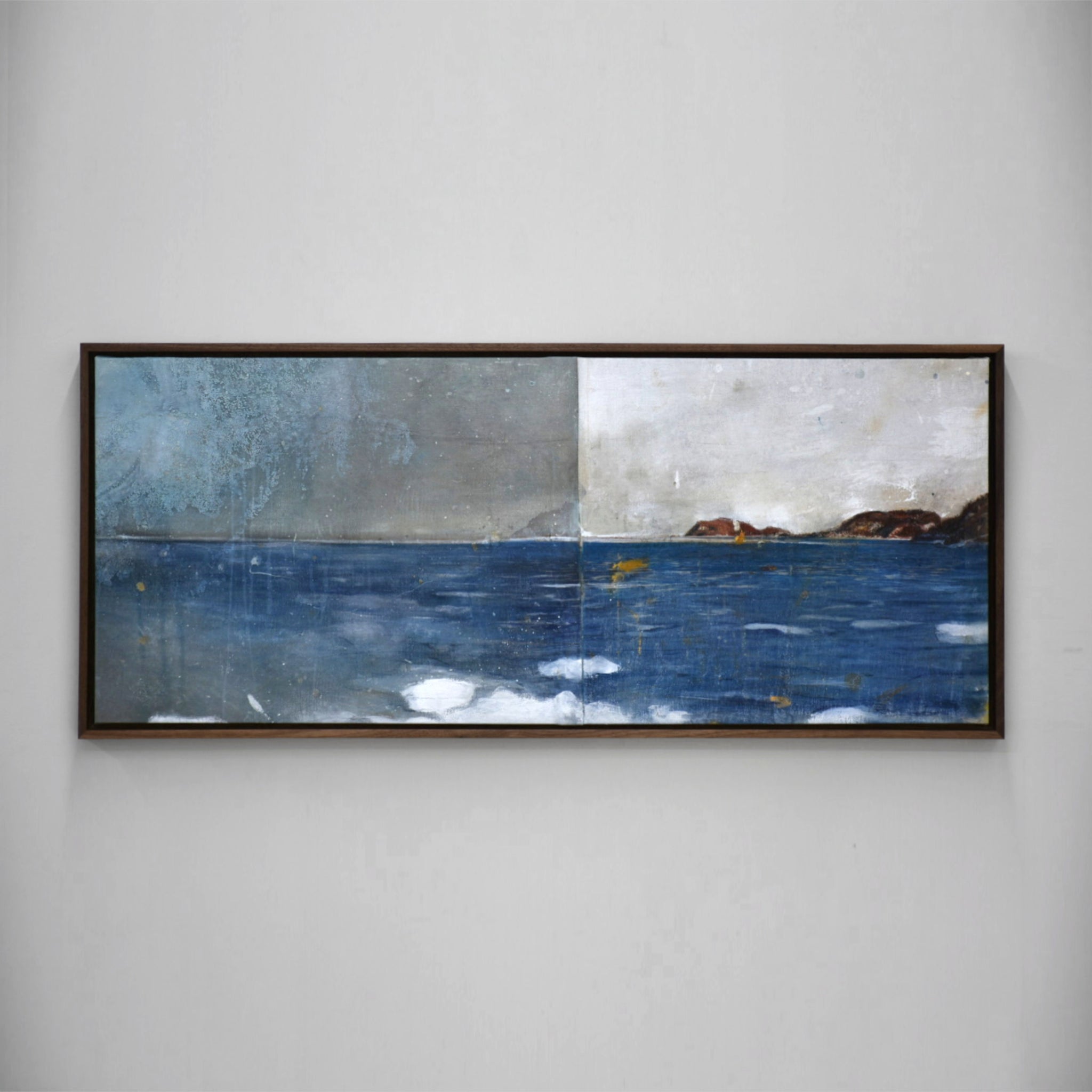 Peinture de Chloé Giroux-Bertrand, le fleuve Saint-Laurent l’hiver avec des glaces sur l’eau et les montagnes du Bic