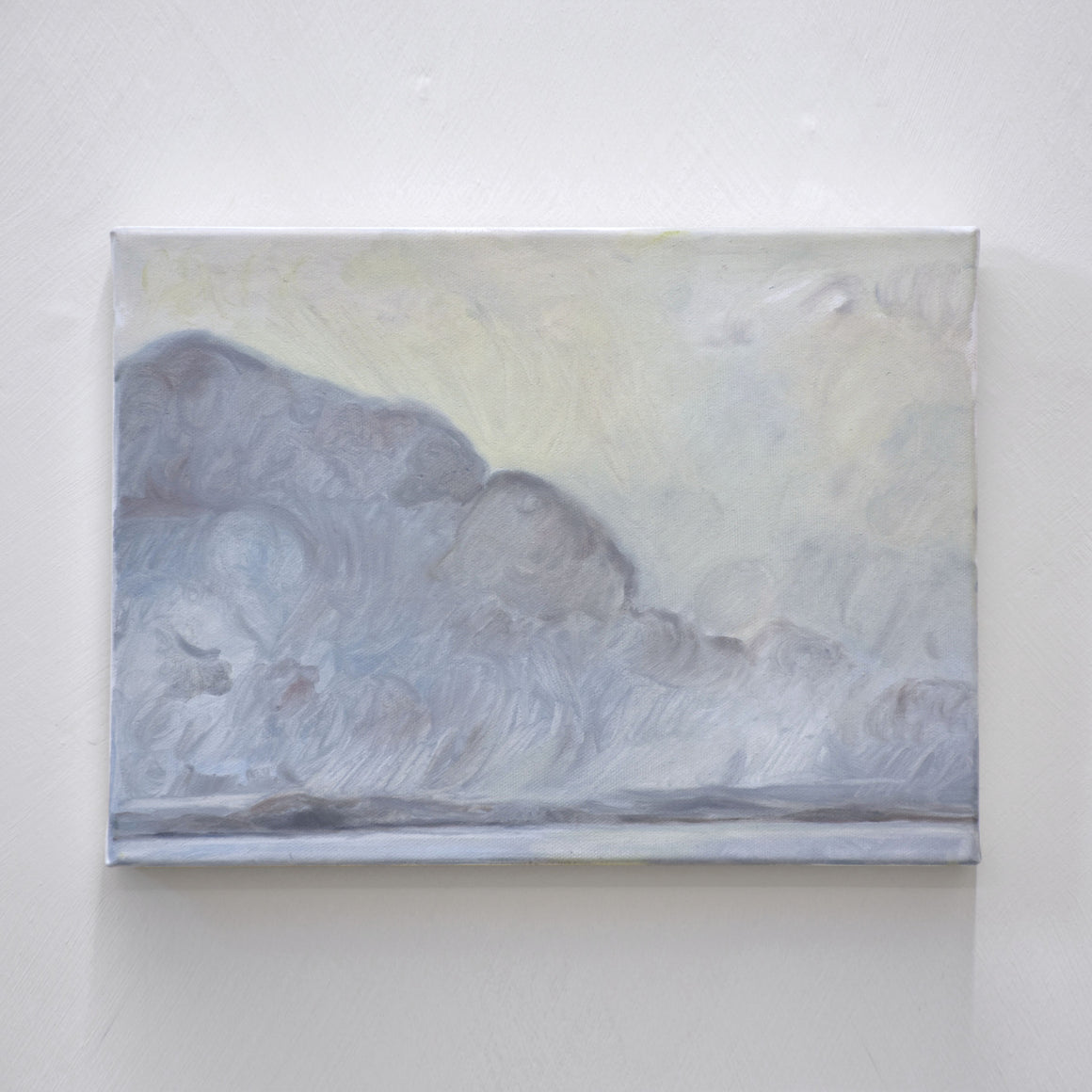 Ciel d’hiver I de Vanessa Locatelli est une huile sur toile de 10” x 12”. Une immense formation de nuages au-dessus du Bas-Saint-Laurent.
