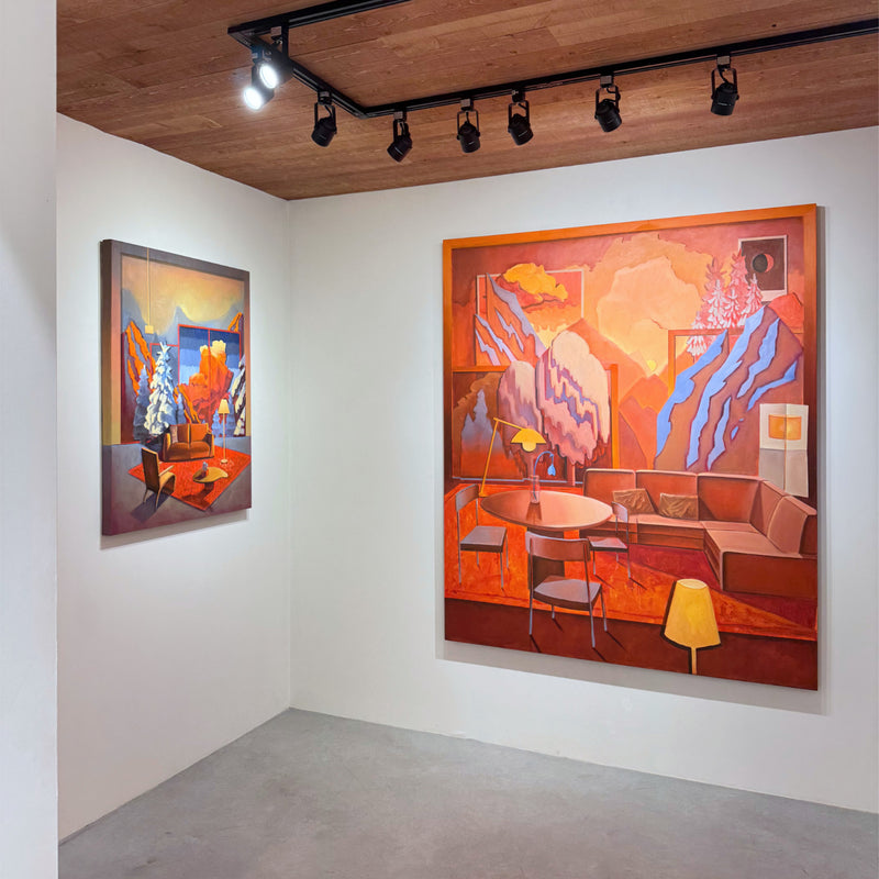 Les œuvres de Charles Paradis se distinguent par des palettes vibrantes, des éclairages théâtraux et une approche unique du collage pictural. L’artiste superpose en effet éléments architecturaux, textures et ombres pour brouiller les frontières entre le bidimensionnel et le tridimensionnel, jouant avec l’illusion de la profondeur. À voir à la galerie d’art contemporain Champagne et Paradis, à Kamouraska.