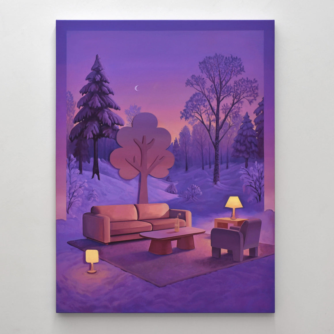 Charles Paradis explore, par une peinture néo-surréaliste aux allures de collage, la frontière floue entre mémoire et imagination en créant des décors oniriques où se rencontrent éléments naturels, intérieurs domestiques et réminiscences d’enfance, révélant ainsi la puissance émotionnelle et sensorielle des lieux.