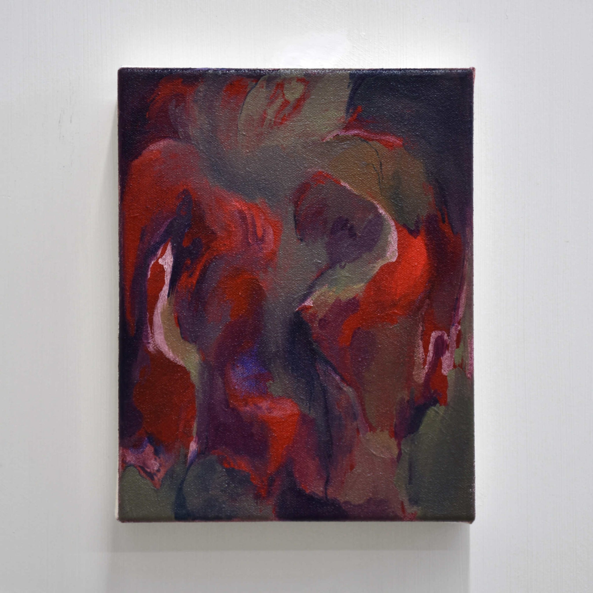 Ils ont pris la mer, par Laurence Belzile. Petit tableau abstrait, acrylique sur toile, 8,5” x 10,75”, 2023. Nuances de rouge et de mauve.