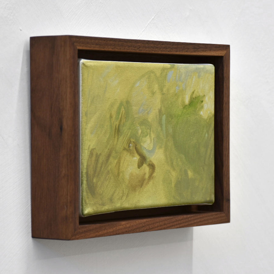 Jardin, le matin, par Vanessa Locatelli. Huile sur toile, 5” x 7”, 2024, cadre en noyer. Composition abstraite monochromatique de couleur vert.