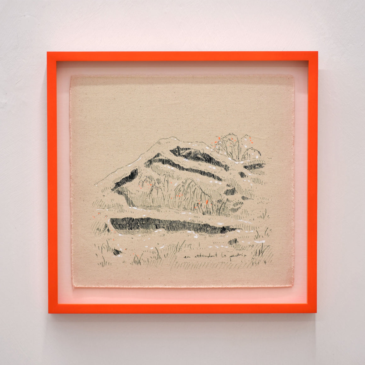 Une composition unique de Karine Locatelli. À voir dans le cadre de son exposition solo à la galerie d’art contemporain Champagne & Paradis. Encadrement orage fluo par Atelier 27 x 27.