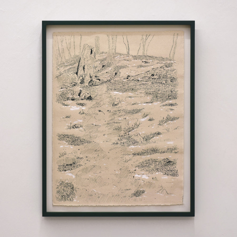 Jardin racine II de Karine Locatelli. Format vertical d’un sous-bois de forêt. Dessin à la plume sur toile naturelle. Cardre vert foncé.