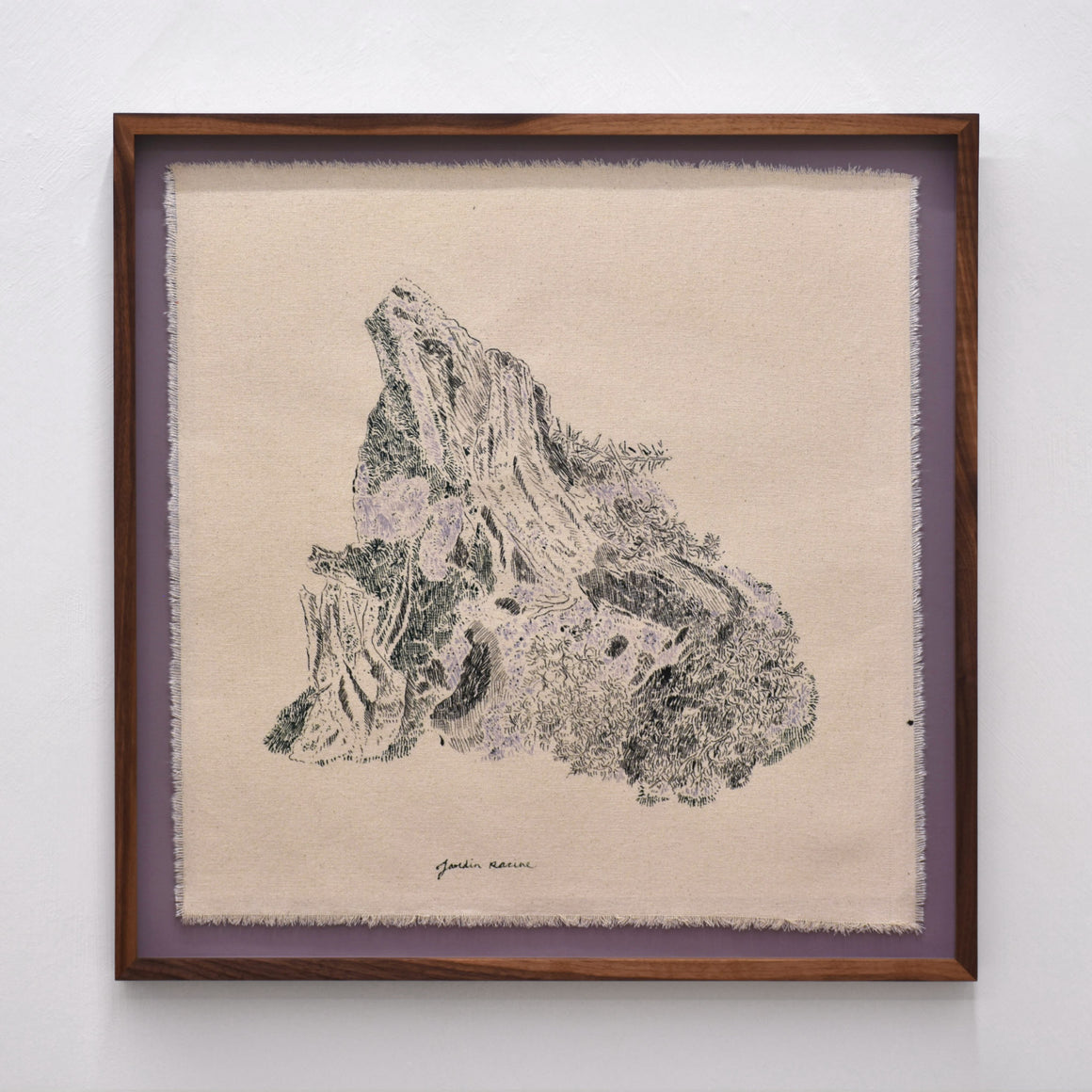 Jardin racine est l’oeuvre principale de Karine Locatelli présentée dans le cadre de son dernier solo à Kamouraska