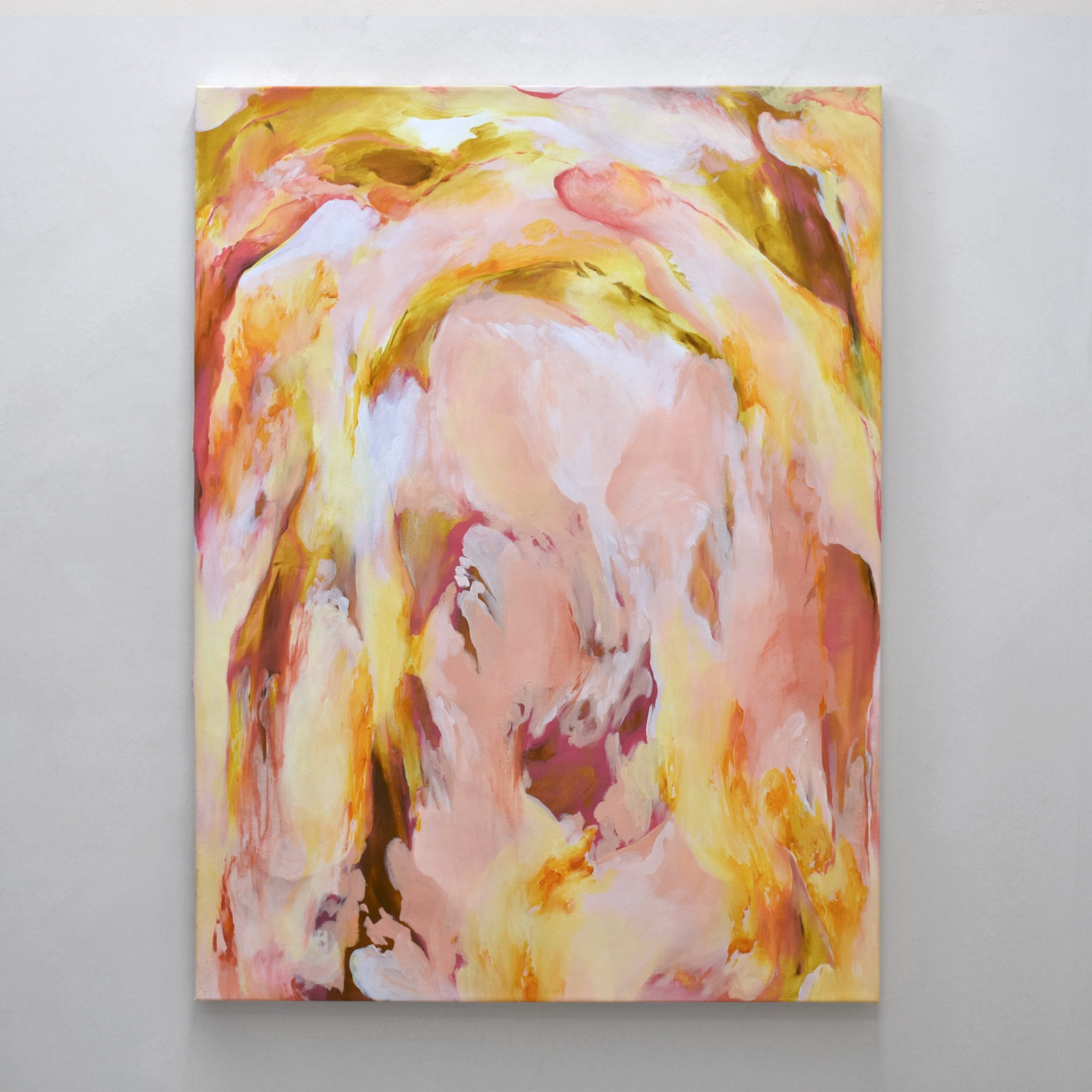 Luminescent, par Laurence Belzile. Acrylique sur toile, 36” x 48”, 2024. Tableau abstrait rose et jaune. Belle gestuelle.