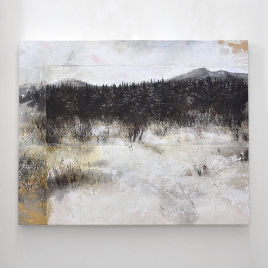 Tableau hivernal de Chloé Giroux-Bertrand, le haut-pays du Kamouraska dans la neige avec une étendue d’épinettes et de montagnes