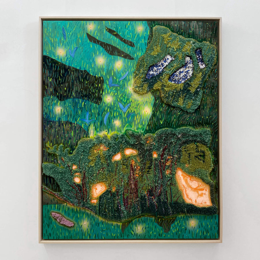 Le plus beau tableau de Josiane Lanthier, avec velours et tissu sur toile, lumière de lucioles sur plaine verdoyante  