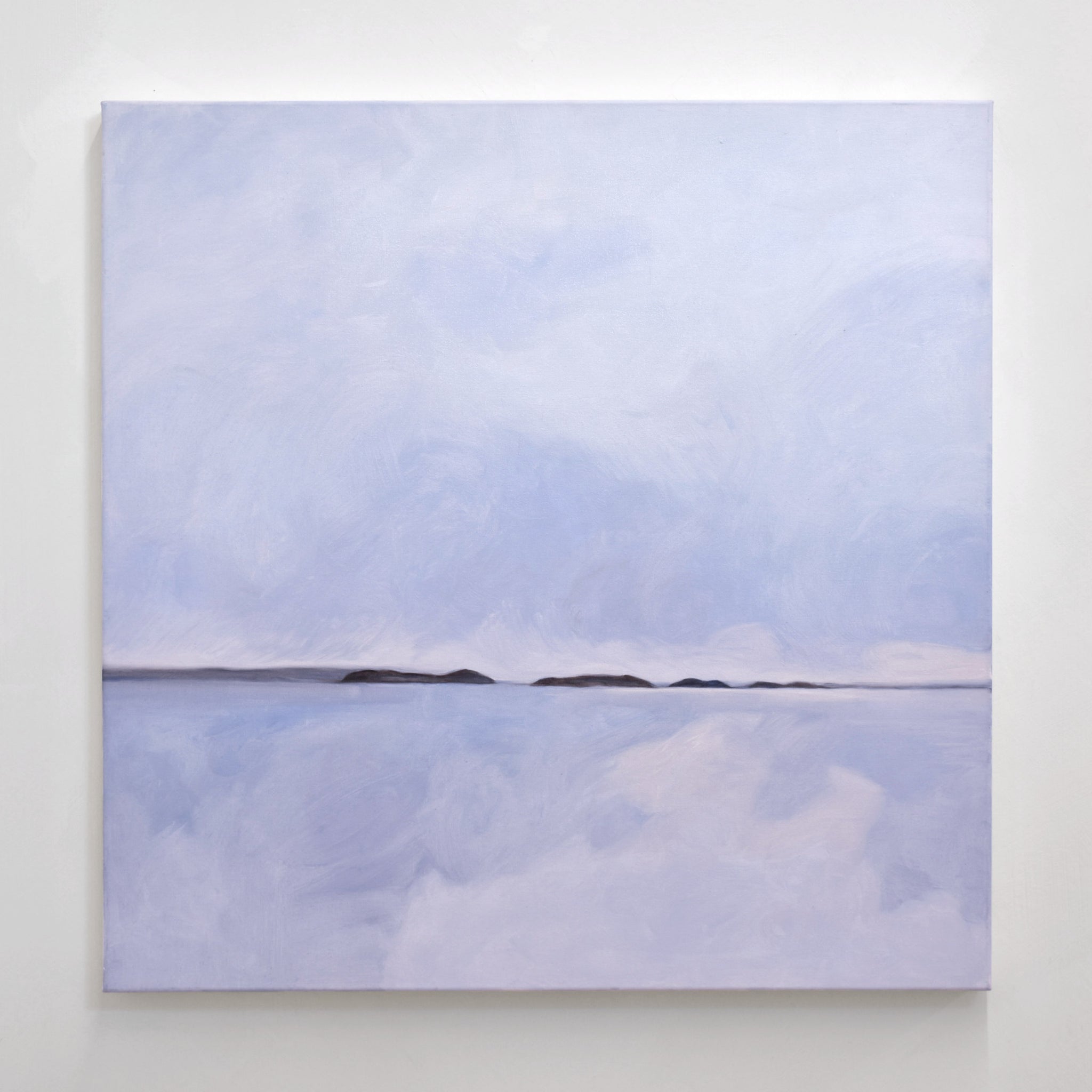 Grand format carré de Vanessa Locatelli. Peinture à l’huile sur toile. Les îles des Pèlerins, dans le Kamouraska, vues du traversier.