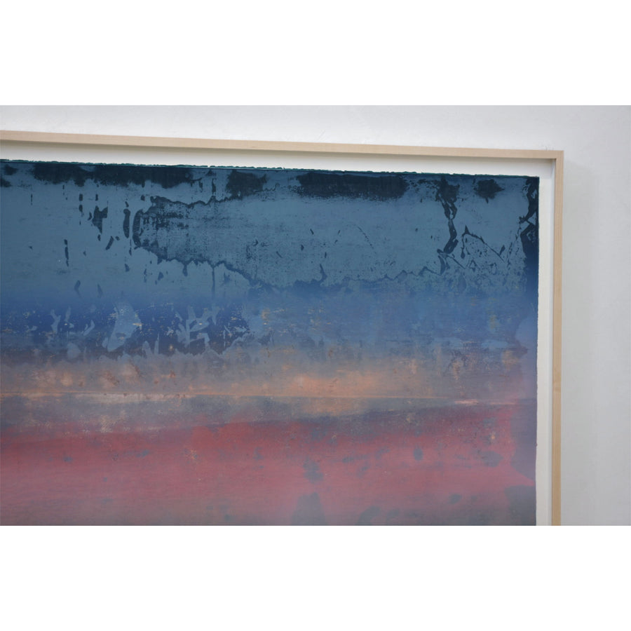 Les aurevoirs prévus, par Jason Cantoro. Acrylique sur papier coton Somerset, 30” x 44”, 2025. Série des Dépendances, cadre en érable. Crépuscule sur le fleuve.