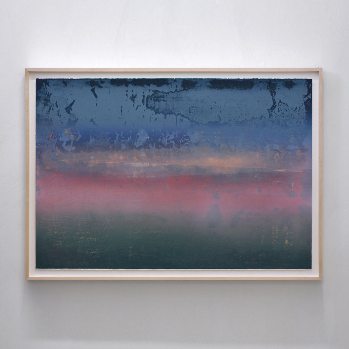 Les aurevoirs prévus, par Jason Cantoro. Acrylique sur papier coton Somerset, 30” x 44”, 2025. Série des Dépendances, cadre en érable. Crépuscule sur le fleuve.