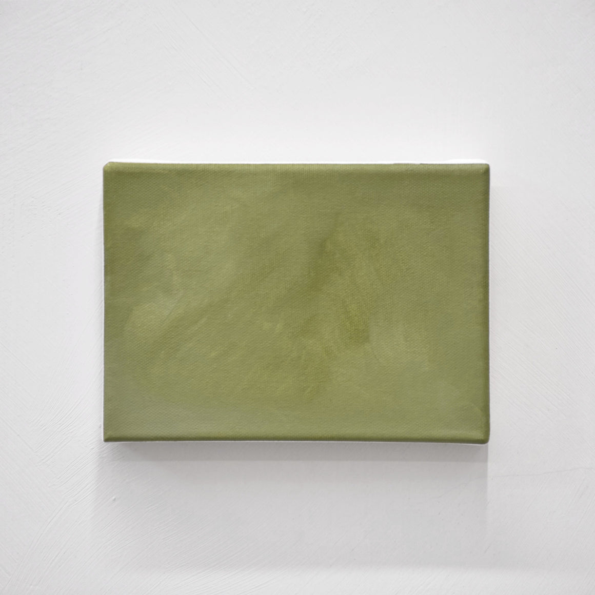 Petit format peint à l’huile sur toile, composition monochromatique avec nuances de vert, ambiance de paysage. Par Vanessa Locatelli.