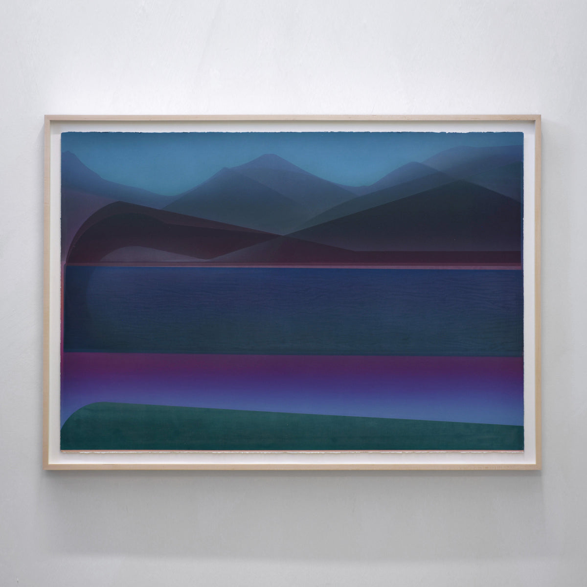 Jason Cantoro crée des paysages aux abords de l’abstraction qui, empreints de lumière, deviennent des points de rencontre entre regard intérieur et dialogue humain, invitant chacun à s’y projeter et à y reconnaître un fragment de soi.