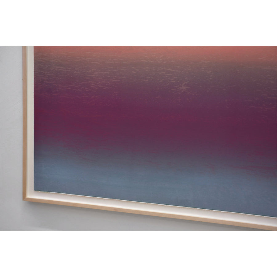 Les signes avant-coureurs, par Jason Cantoro. Acrylique sur papier coton Somerset. L’artiste rend hommage à la lumière des couchers de soleil que l’on peut admirer sur l’eau du fleuve Saint-Laurent, lorsqu’un brouillard se lève. 