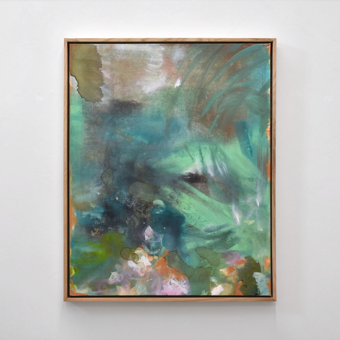Format vertical d’Amélie Grooscors. Abstraction turquoise avec motif floral.