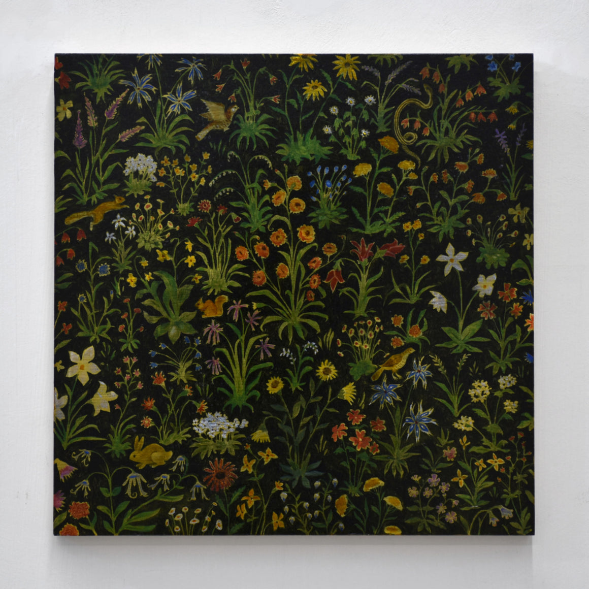 Mille-fleurs n° 1, par Émile Brunet. Étude d’une tapisserie médiébale avec fleurs et animaux de forêt. Huile sur panneau de bois, 16” x 16”, pièce de collection.