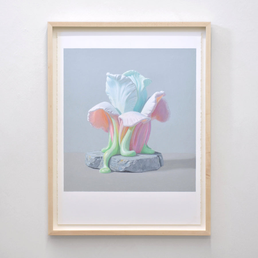 Dessin aux crayons de couleur sur papier Stonehenge réalisé par Pierre Durette. Encadrement en érable naturel. Fleur qui fond sur socle.