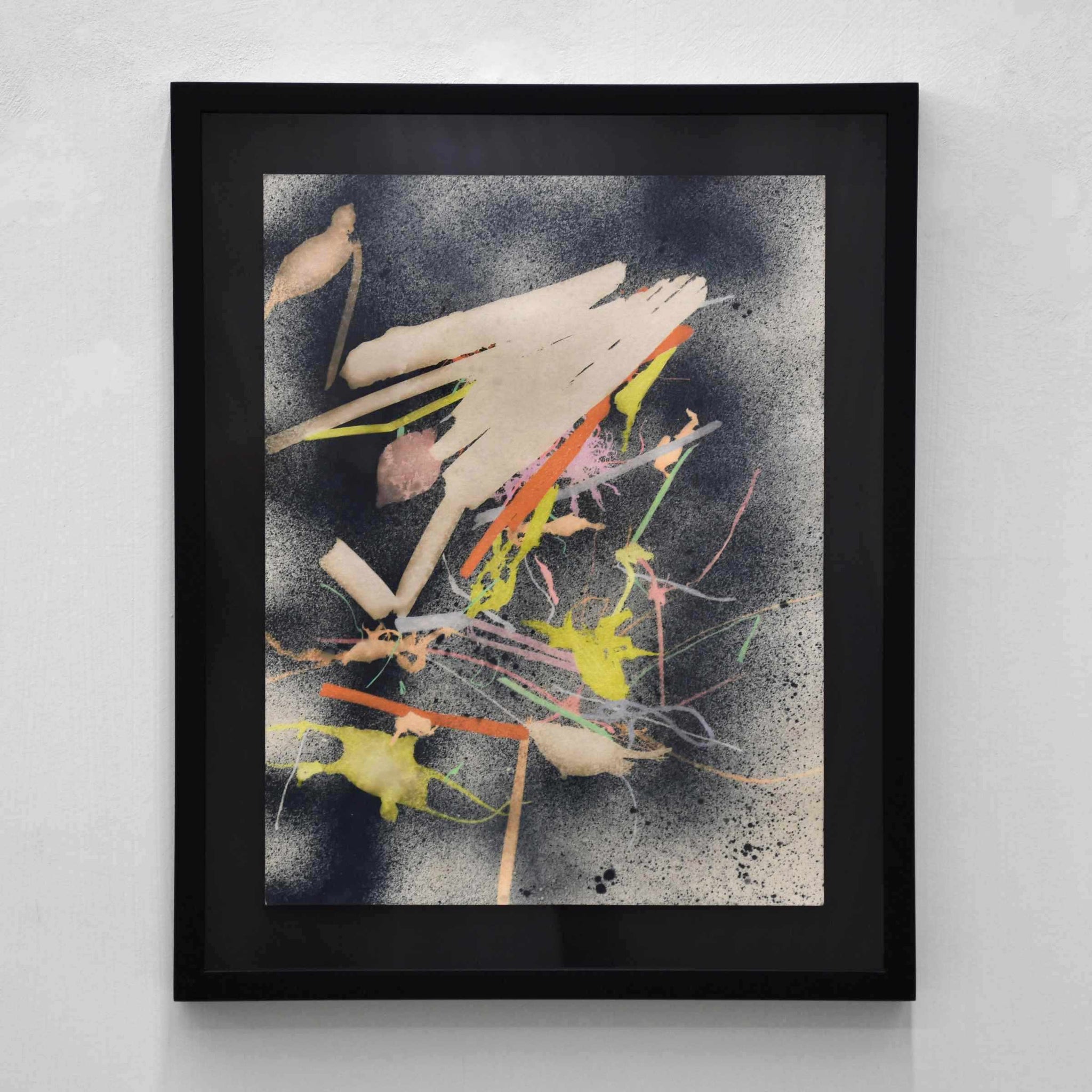 Parcourir les reliefs V, de Marie-Claude Drolet. Cyanotype et interventions aux crayons de couleur sur papier aquarelle Fabriano. Motif floral abstrait, cadre tout noir.