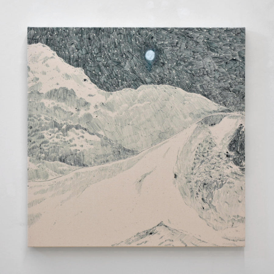 Paysage nord-côtier de Karine Locatelli, montagne de neige et pleine lune dans un ciel d’étoiles, encre verte sur toile