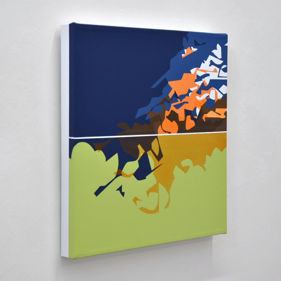 Un tableau minimaliste par le peintre Philippe Poullaouec-Gonidec, inspiré par nos paysages maritimes. Un ciel bleu foncé surplombe une montagne colorée sur une mer verte.