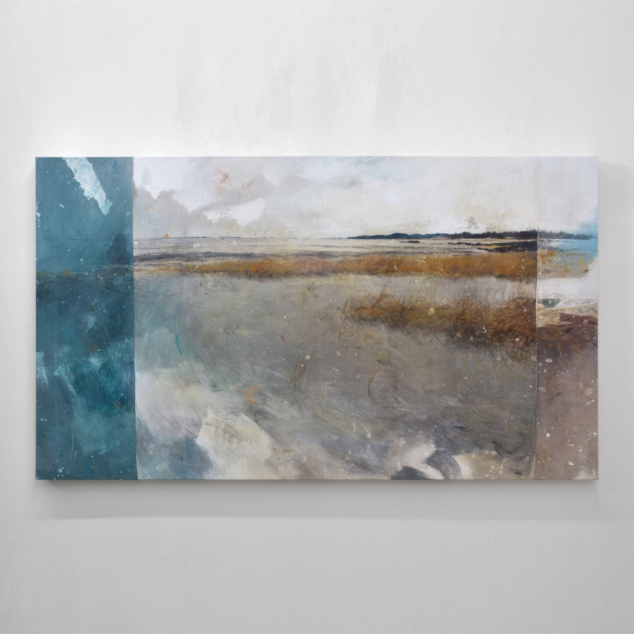 Tableau d’automne de Chloé Giroux-Bertrand, bordure turquoise en contraste avec les herbes hautes de rivages bas-laurentiens.