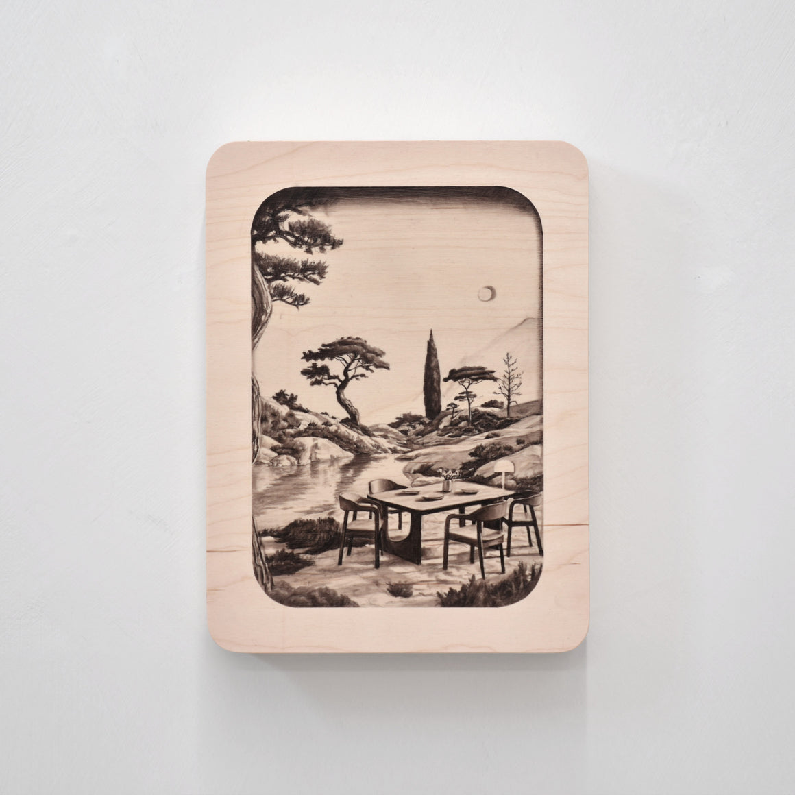 Petit format sur bois de Charles Paradis réalisé au fusain. Composition matinale d’une salle à manger dans un décor naturel enchanteur.