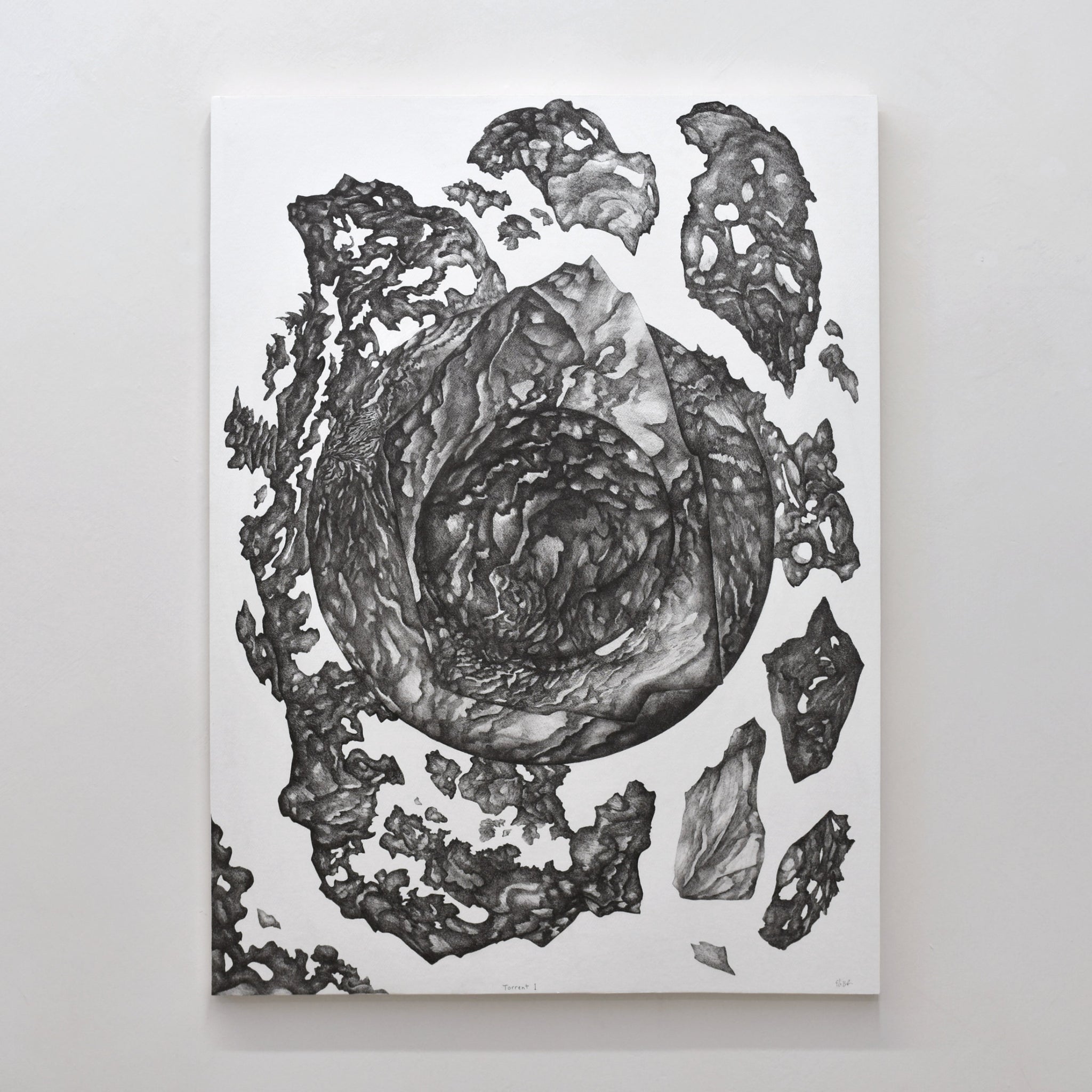 Dessin à l’encre noire surréaliste par Elisabeth Gravel. Une forme sphérique ou circulaire apparait dans les rochers en suspension.