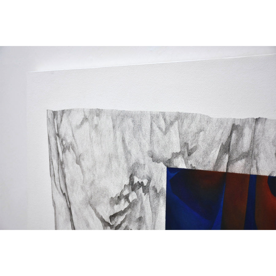 Un grand dessin d’Elisabeth Gravel. Encre noire et crayons de couleur sur papier marouflé sur bois. Un rocher avec en son centre un carré rouge et bleu foncé.