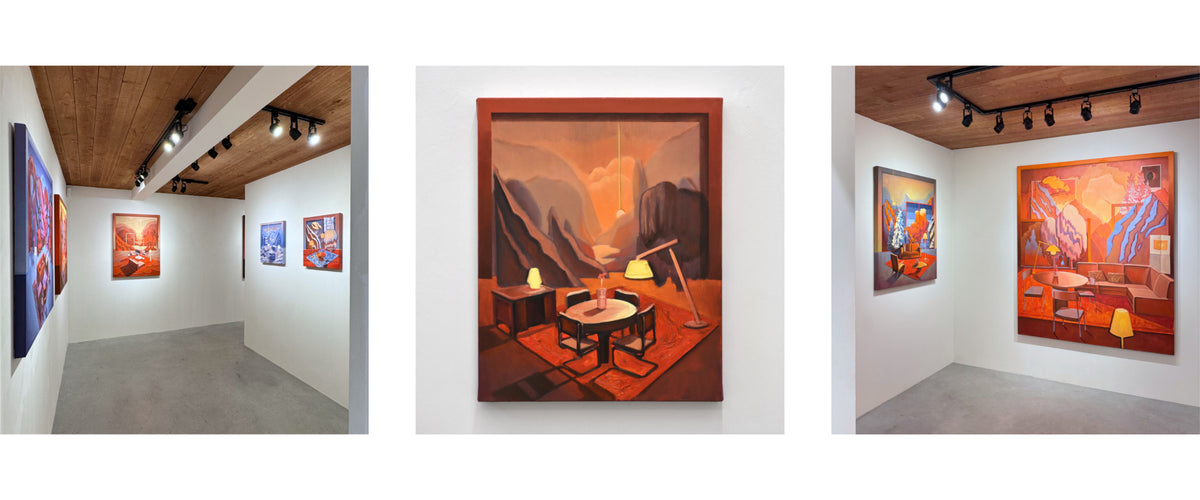 Charles Paradis explore, par une peinture néo-surréaliste aux allures de collage, la frontière floue entre mémoire et imagination en créant des décors oniriques où se rencontrent éléments naturels, intérieurs domestiques et réminiscences d’enfance, révélant ainsi la puissance émotionnelle et sensorielle des lieux.