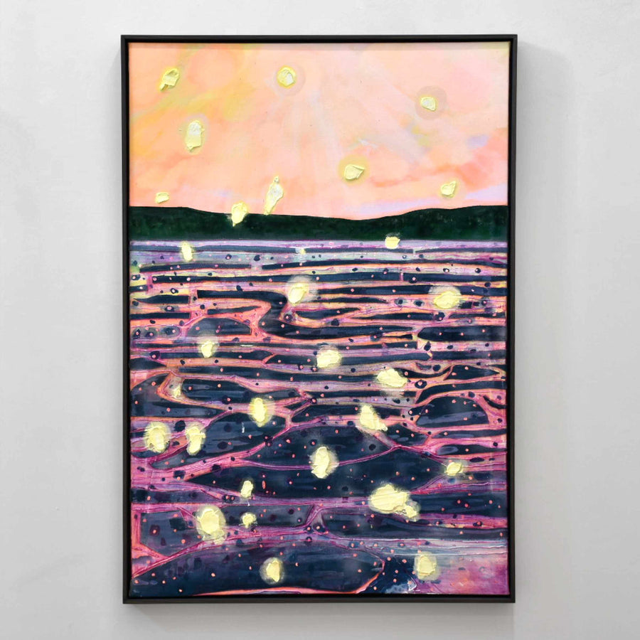 Rive-Sud glacée de Josiane Lanthier. Format vertical, acrylique et velours sur toile. Formation de glaces sur le fleuve. Ciel orangé et flocons jaunes.
