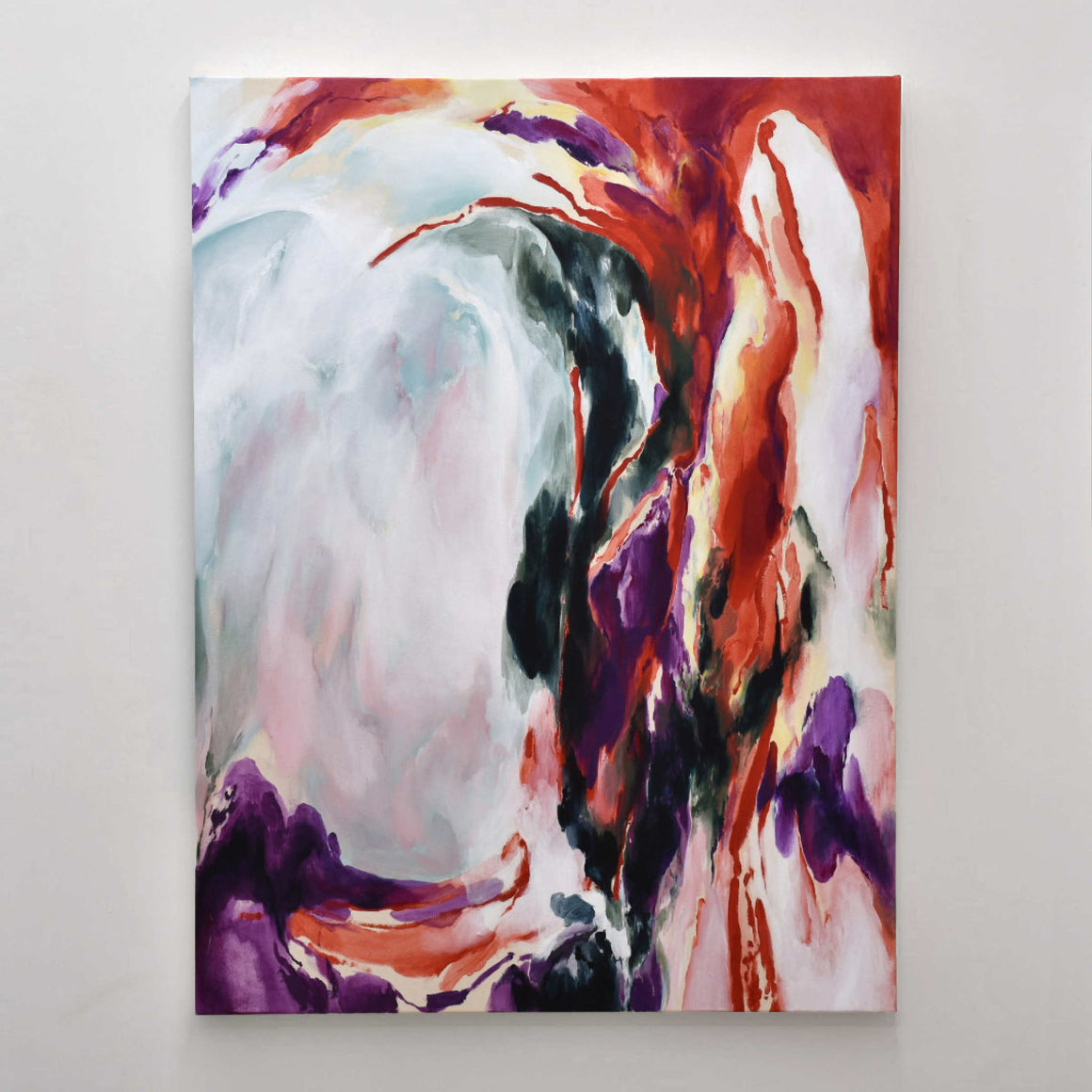 Rompre les vertiges, par Laurence Belzile. Grande abstraction, avec du rouge, du mauve et du vert sur fond blanc. Beaucoup de mouvement.