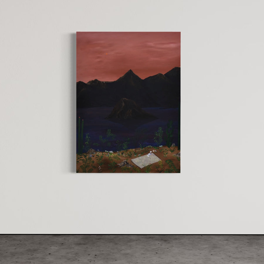 Tableau sans titre de Gabriel Rioux. Acrylique sur toile, 30” x 40”, 2021. Montagnes sur le bord d’un fleuve bleu, ciel rouge, rivage de plantes.