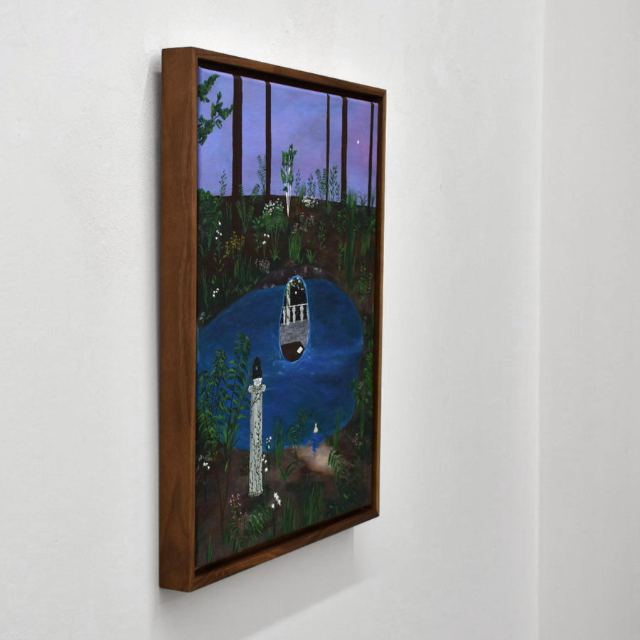 Sans titre de Gabriel Rioux. Petit format de 16” x 20”, acrylique sur toile, cadre en noyer. Scène surréaliste de nuit, un étang avec une ouverture sur une autre dimension.