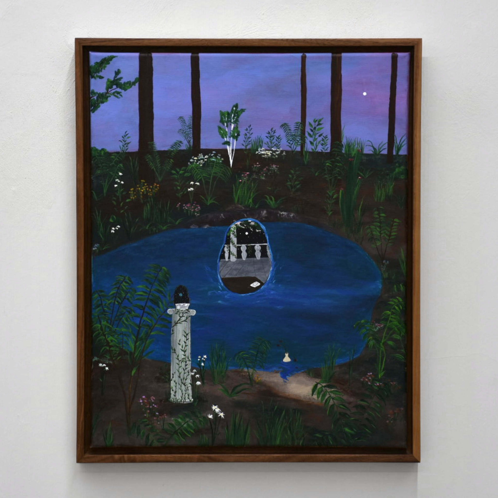 Sans titre de Gabriel Rioux. Petit format de 16” x 20”, acrylique sur toile, cadre en noyer. Scène surréaliste de nuit, un étang avec une ouverture sur une autre dimension.