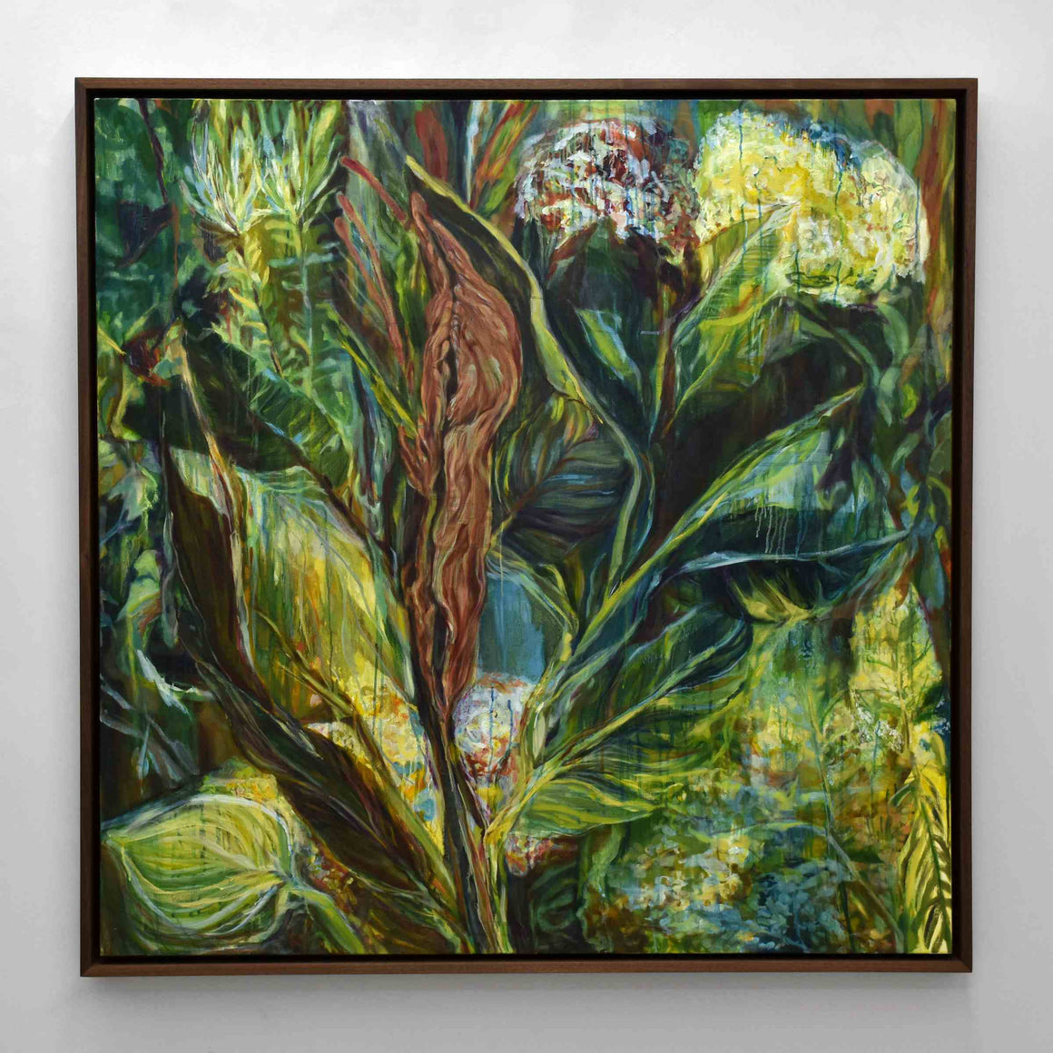 Sauvageries n° 3, par Andréanne Le. Hudon. Huile sur toile, 50” x 50” avec cadre en noyer, 2017. Peinture d’une végétation abondante et verdoyante, comme dans la jungle.
