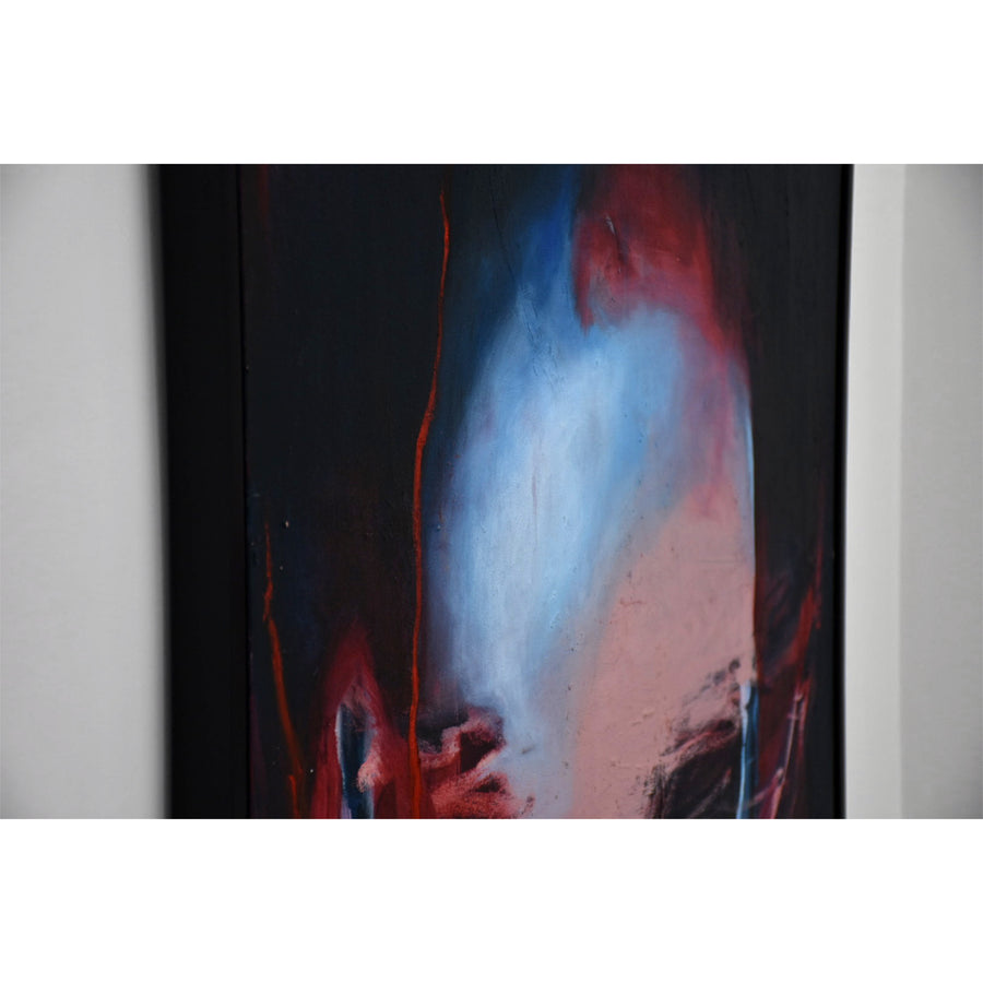 Grand format sans titre de Laurence Belzile. Peinture à l’huile sur toile, 36” x 60”. Composition en clair-obscur, avec traits rouges sur fond noir.